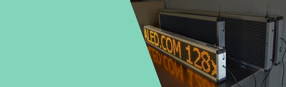 Nos nouveaux cadres aluminium avec coins arrondis polycarbonate. Modèle présenté: Panneau lumineux LED 128x16cm jaune Wifi 